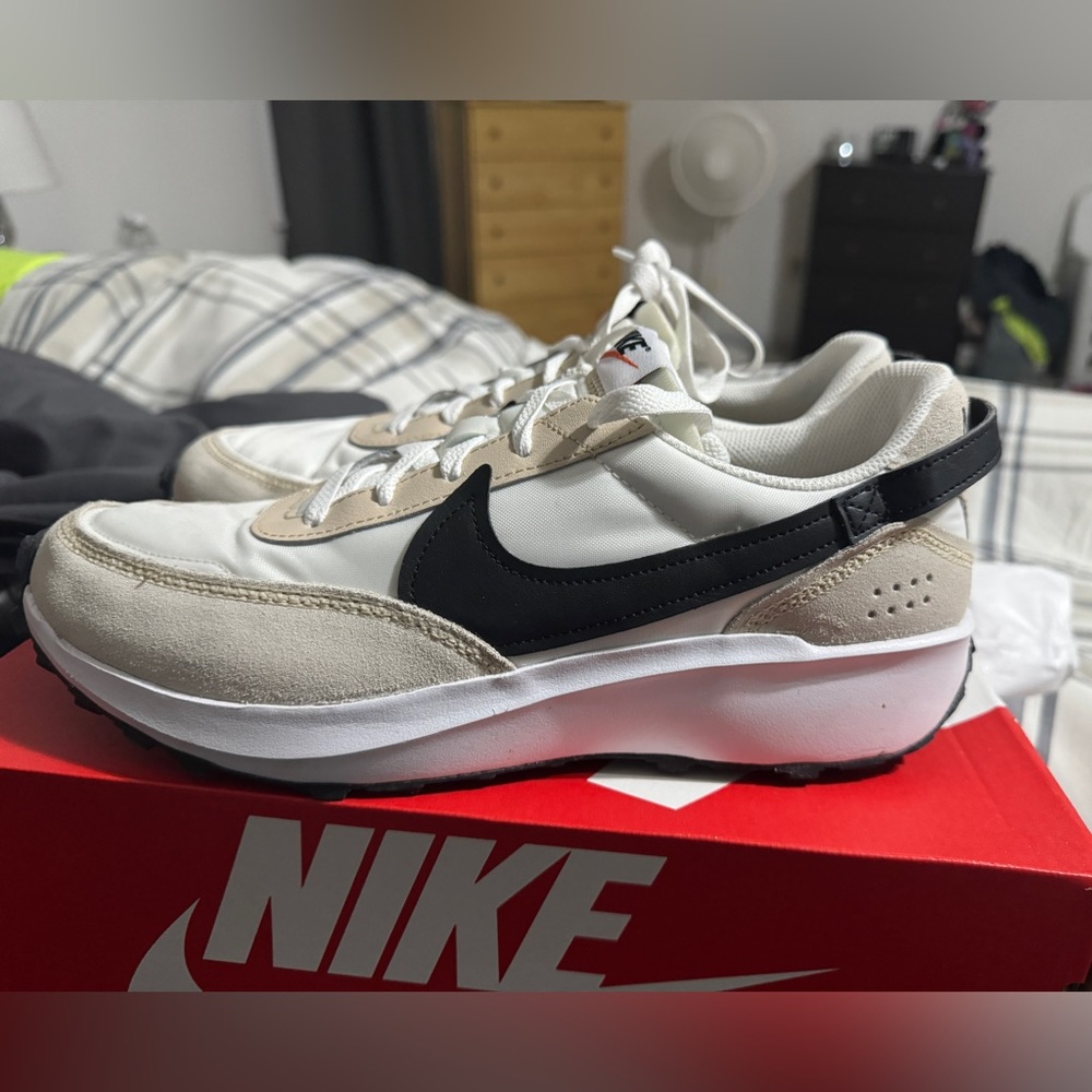 Nike women’s waffle debut shoes